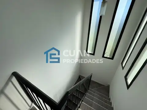Casa en Venta con 4 cocheras