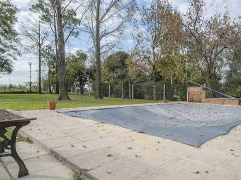 CASA EN VENTA TRES DORMITORIOS PILETA QUINCHO Y COCHERA VILLA AMELIA
