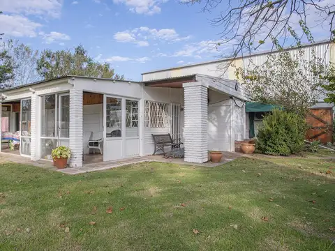 CASA EN VENTA TRES DORMITORIOS PILETA QUINCHO Y COCHERA VILLA AMELIA