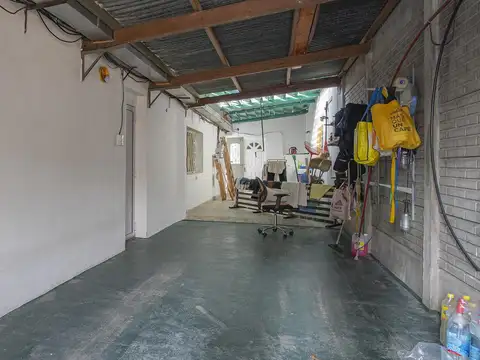 CASA EN VENTA TRES DORMITORIOS PILETA QUINCHO Y COCHERA VILLA AMELIA