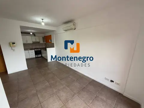 Departamento en Alquiler en Villa Ballester, $ 890.000