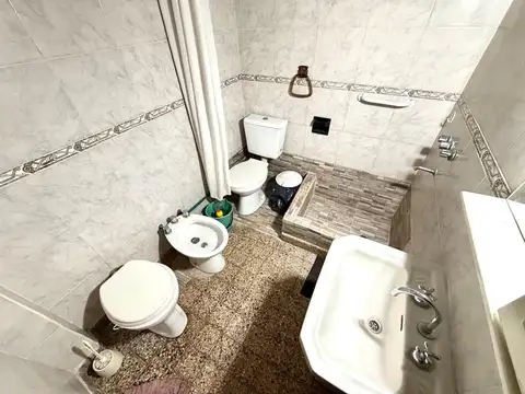 Bayardi 2500, Piso UF
