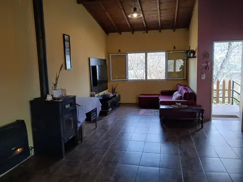 Casa 8 ambientes con 2 baños