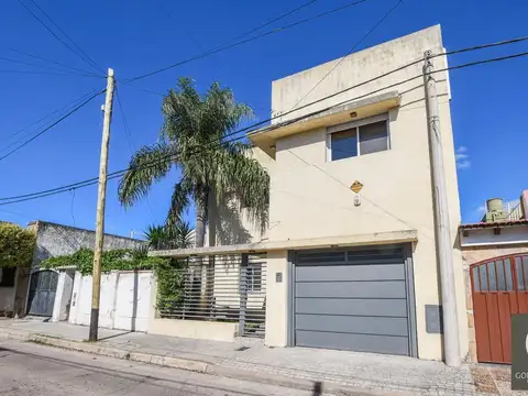 Casa de 2 dormitorios en venta - con cochera y parrillero -  Barrio Azcuénaga, Belgrano
