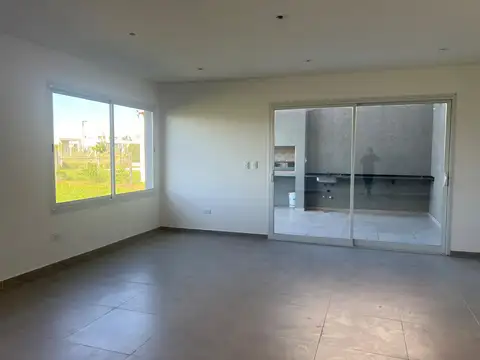 Casa 2 plantas Barrio Santa Lucía PILAR del ESTE