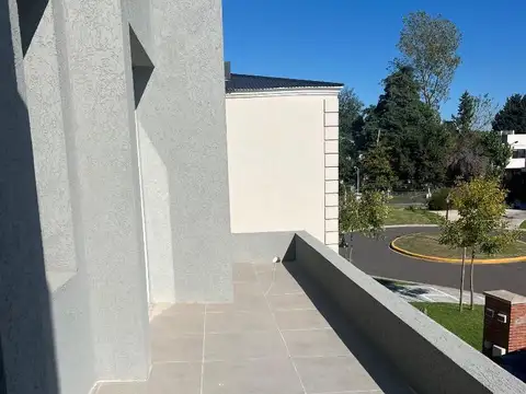 Casa en Venta en Pilar del Este - Santa Lucia, USD 210.000