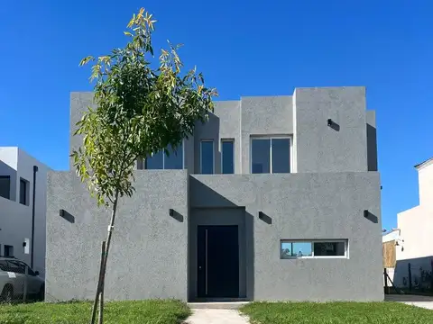 Casa 2 plantas Barrio Santa Lucía PILAR del ESTE