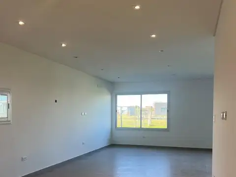 Casa en Venta en Pilar del Este - Santa Lucia, USD 210.000