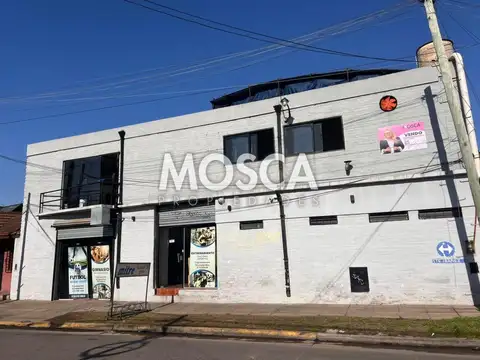 vendo ideal inversor importante esquina Galpón gran terreno y casa