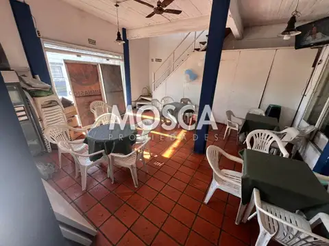 vendo ideal inversor importante esquina Galpón gran terreno y casa