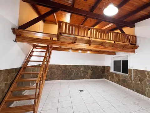 VENTA CASA 2/3 DORMITORIOS   LOFT EN PLANTA ALTA