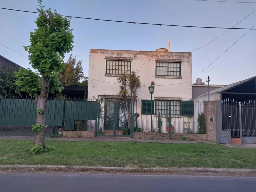 Sáenz Peña e/ Francia y Presidente Rivadavia