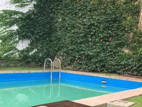 Casa en Alquiler con 1 cochera