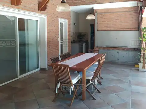 Casa 5 ambientes con 5 baños