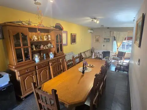 Casa 5 ambientes con 2 baños