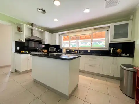 Casa 5 ambientes con 5 baños