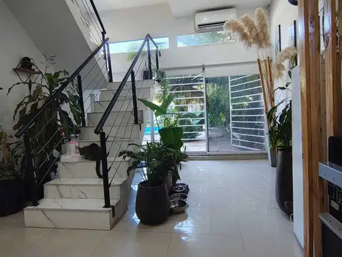 Casa 8 ambientes con 4 baños
