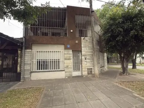 casa 2 dormitorios con cochera doble