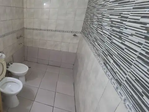 Depto Tipo Casa en Alquiler en Lomas del Mirador, $ 800.000