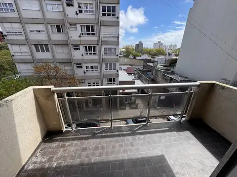 14 de julio 2100, Piso 4