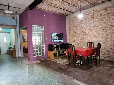 VENTA CASA 3 AMBIENTES EN LANÚS CON COCHERA