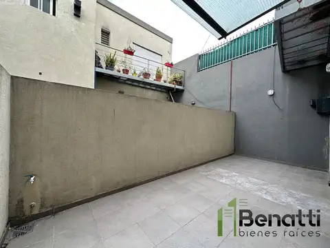 Departamento 2 ambientes planta baja al frente con patio