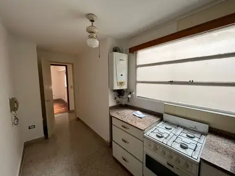 Excelente depto de 2 amb en primer piso por escalera muy buen estado y luminoso 