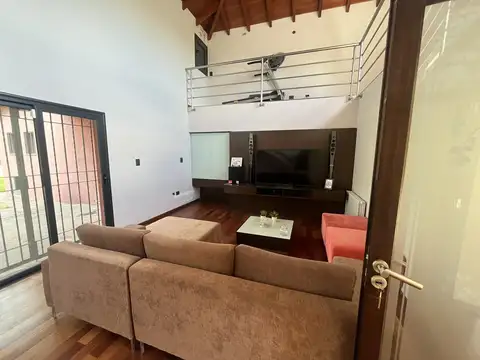 Casa en Venta con 4 cocheras