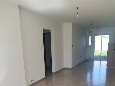 Casa 4 ambientes con 1 baño