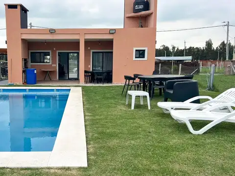 Simpática casa en venta sobre lote de 360m2 en Campana, B° Cardales Chico.