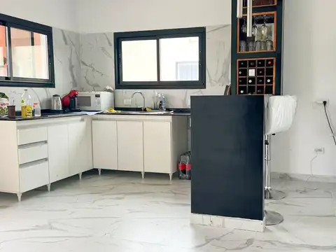 Casa 3 ambientes con 2 baños
