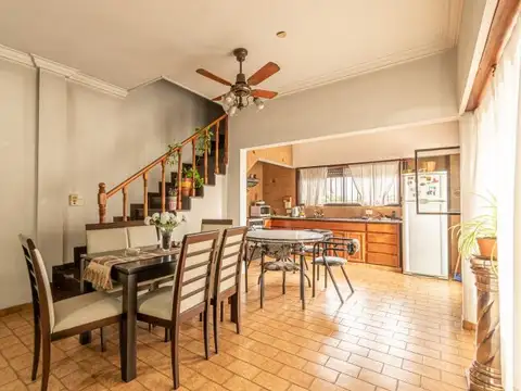 Venta Casa 5 amb. con Local Comercial y Terraza