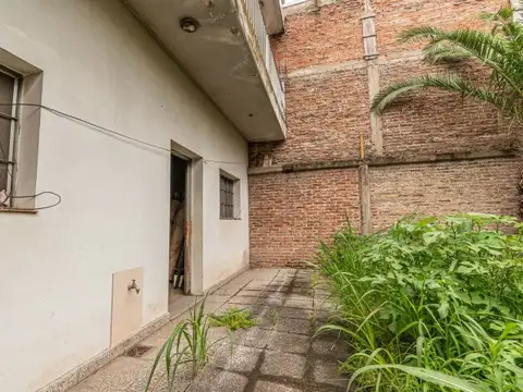 Venta Casa 5 amb. con Local Comercial y Terraza