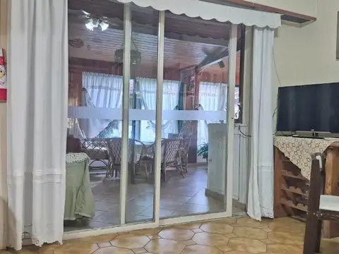 Casa Doble en Villa Adelina cochera  y parrilla