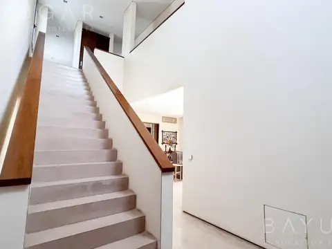 Casa 8 ambientes con 6 baños