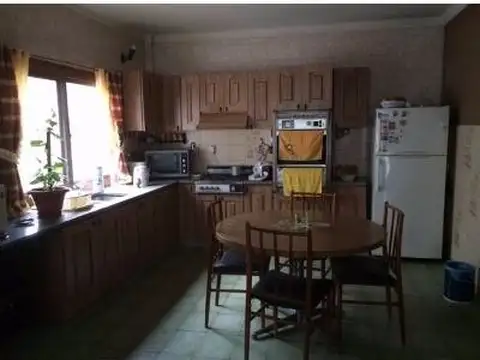 1° de Mayo 900, Piso 1