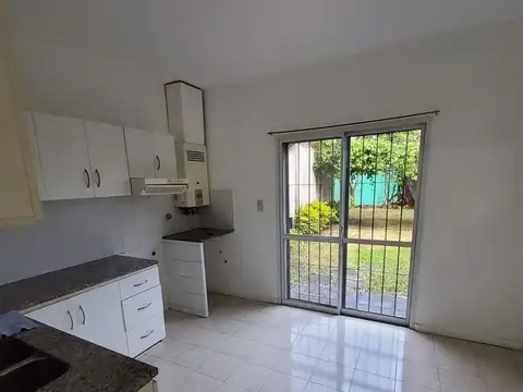 Casa en Alquiler con 1 cochera
