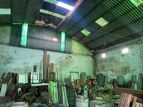 Galpon interno con Local Comercial al frente