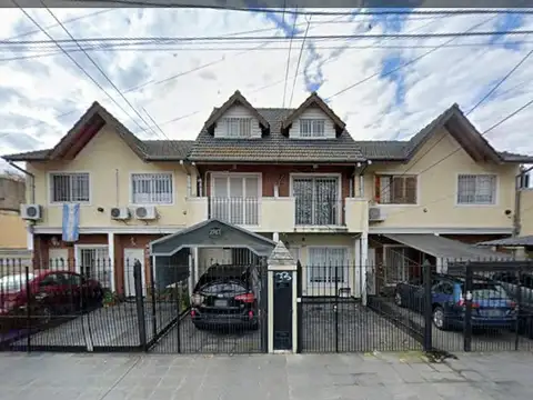 Duplex 3 ambientes con Patio y Cochera
