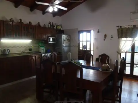 Casa en Alquiler con 1 cochera