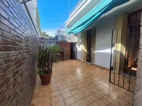 Casa lote propio de 4 ambientes en Villa del Parque