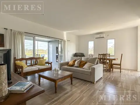 Casa 4 ambientes con 3 baños