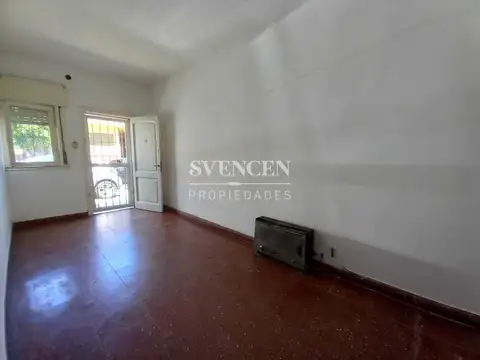 Casa 5 ambientes con 1 baño