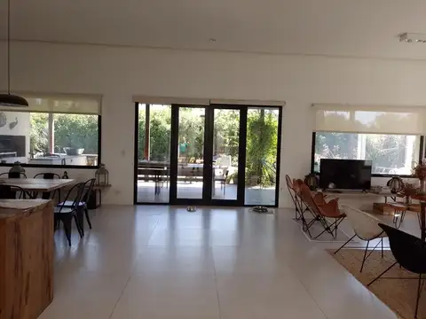 Casa 4 ambientes con 3 baños