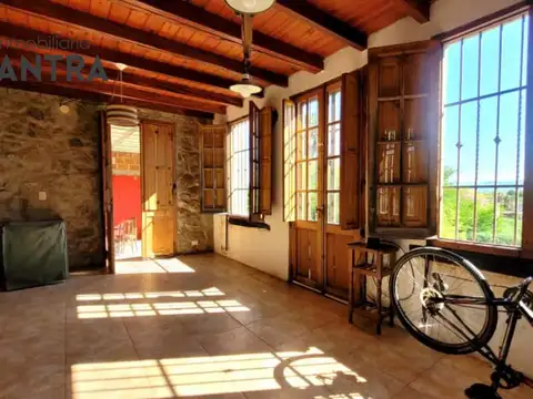 Casa en Venta con 2 cocheras