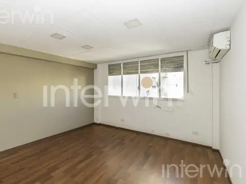 Oficina 5 ambientes con 1 baño