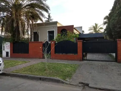 Casa 5 ambientes con 4 baños