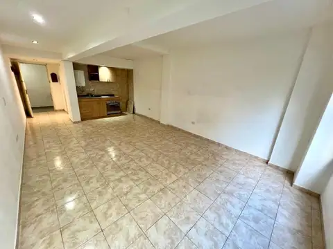 Departamento de 1 ambiente a la calle