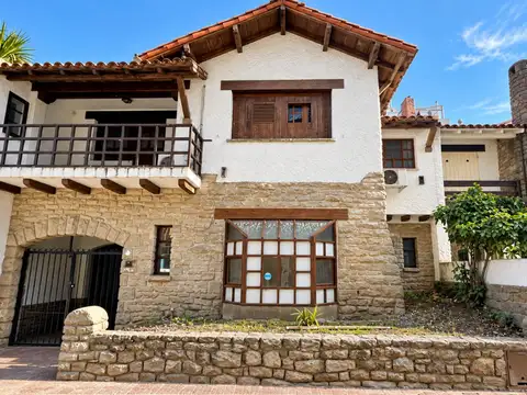 Venta Casa estilo Mar Platense 5 Amb - Plaza Mitre