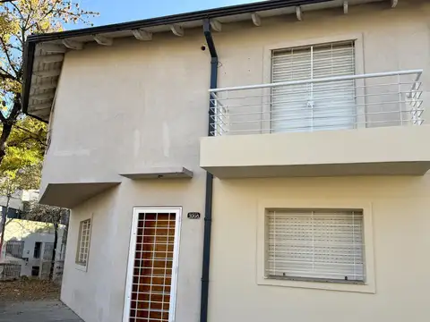 Lavalle y Av Pellegrini. Echesortu. Casa 2 dormitorios. Cochera. Apta Crédito